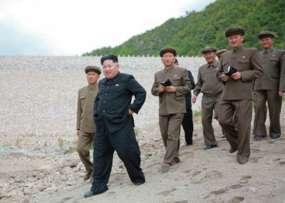 金正恩造访白头山发电站