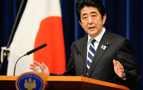 安倍对中国示好被疑暗藏阴谋 学者：又演戏