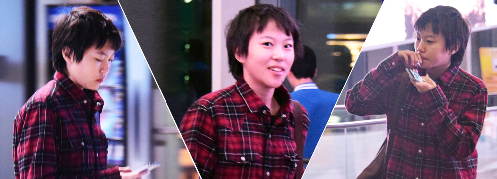 窦靖童拎简单行囊回京 淡定任拍气质似天后老妈