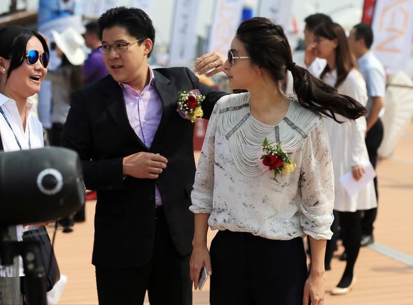 广州南沙湾国际游艇博览会在位于广州南沙游艇会举行,霍震霆,霍启山