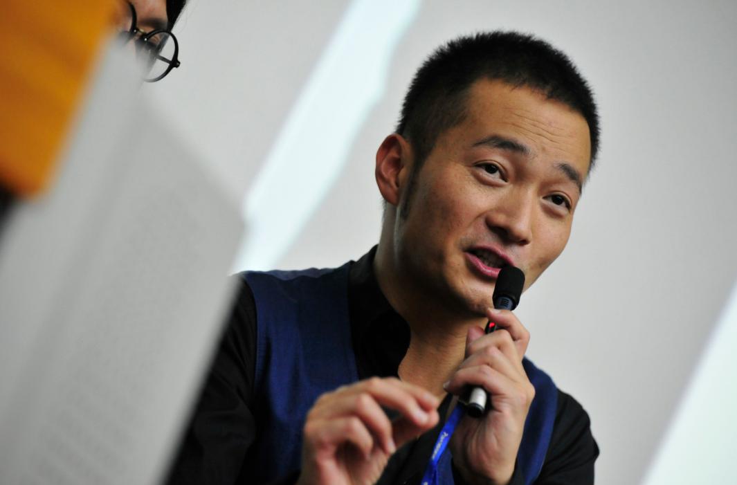 朱赢椿把书做成艺术 喻恩泰视虚度为一生要事_凤凰文化