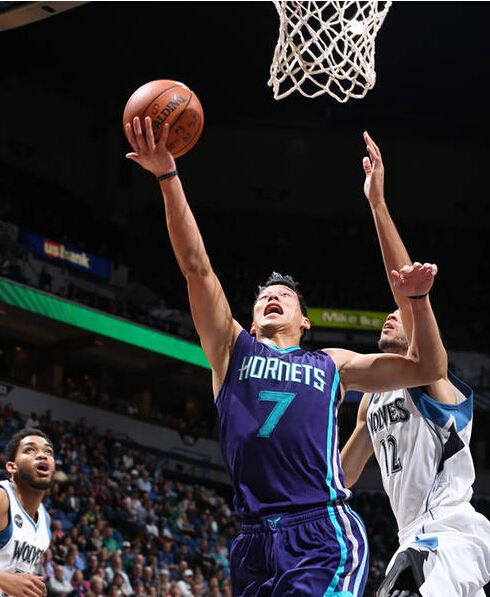 林书豪砍19分全队最高 唐斯19+13狼队负黄蜂