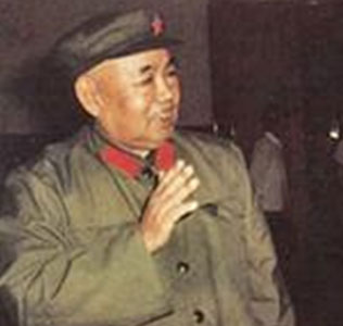 许世友参加批斗会子弹上膛:谁敢给我戴高帽子