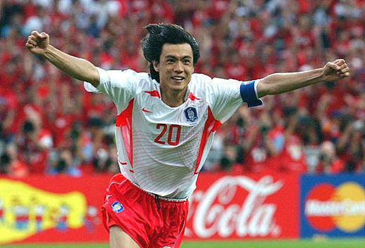 郭洪甫  楽天市場】金襴生地(金らん)斜取り扇面桜(黒/青) 10cm単位 切り売り