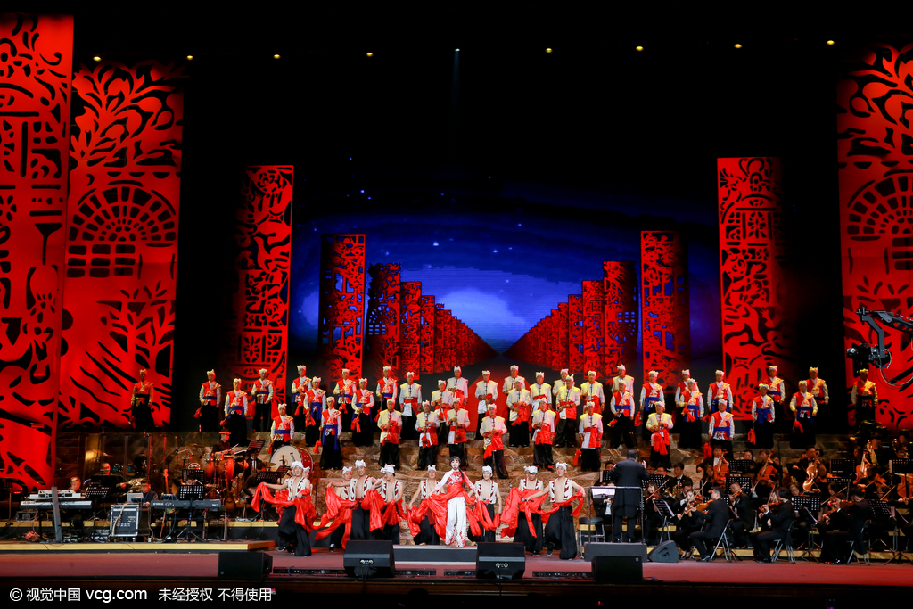 农民歌手王二妮人民大会堂开个唱 朱迅主持田