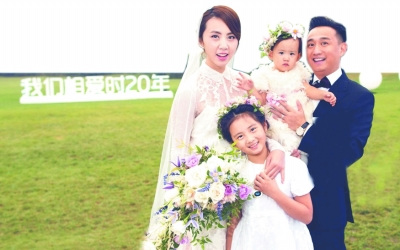 黄磊为家人下厨 给俩女儿做鸡汤面爱意满满