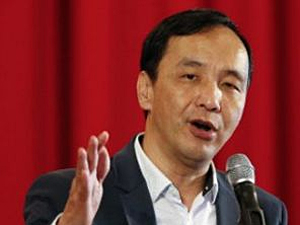 朱立伦首次政见会当面质问蔡:还要台独吗？