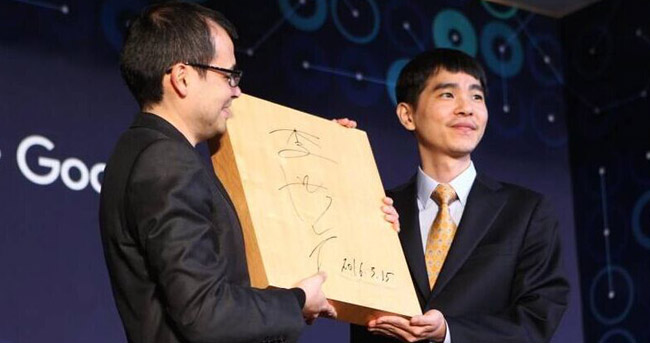 	
李世石与“阿尔法围棋”之父同台




