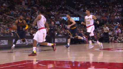 詹皇战斧 第三节2分14秒詹姆斯持球上篮命中.