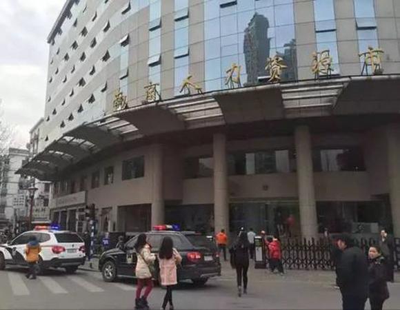 网 上 的 真 人 百 家 乐 玩 的 人 多 吗