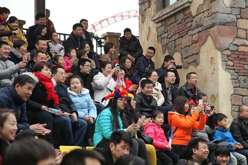 日均两万人 乐华城成西安人春节出游新宠_凤凰