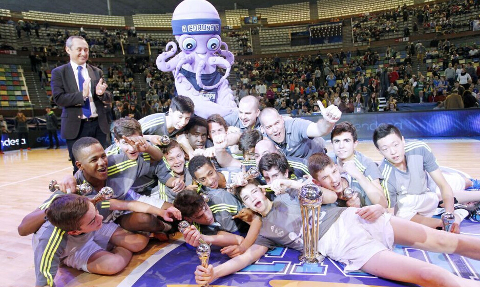 创历史!北京首钢教练13岁儿子夺西班牙联赛冠军