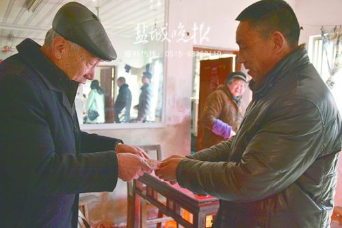 公交驾驶员刘飞捐出劳模奖金资助北蒋7岁女童