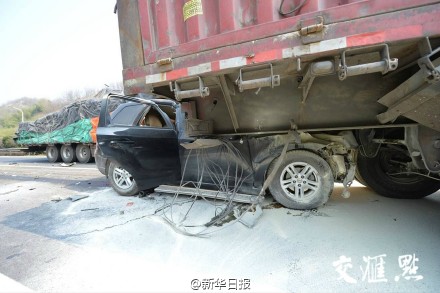 宁杭高速一越野车追尾大货车 3死1伤(图) 凤凰安徽