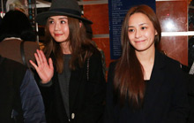 Twins合体颜值依然高
