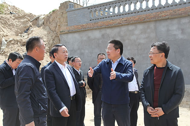 延安市委常委、市纪委书记卢立群督查宝塔区创