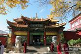 丽江指云寺位于丽江古城西18公里拉市坝西部山麓。建于清雍正五年（1727），为丽江五大寺之一。（图片来源：凤凰网华人佛教  摄影：丹珍旺姆）