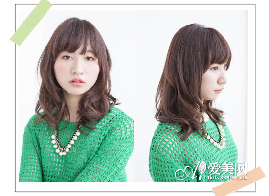 style 8 魅力指数:★★★★★ 甜美范中长发造型,发尾烫发蓬松有增加发量的效果,所以头发少的MM也可以尝试,而巧克力色染发显白,适合学生或者OL。