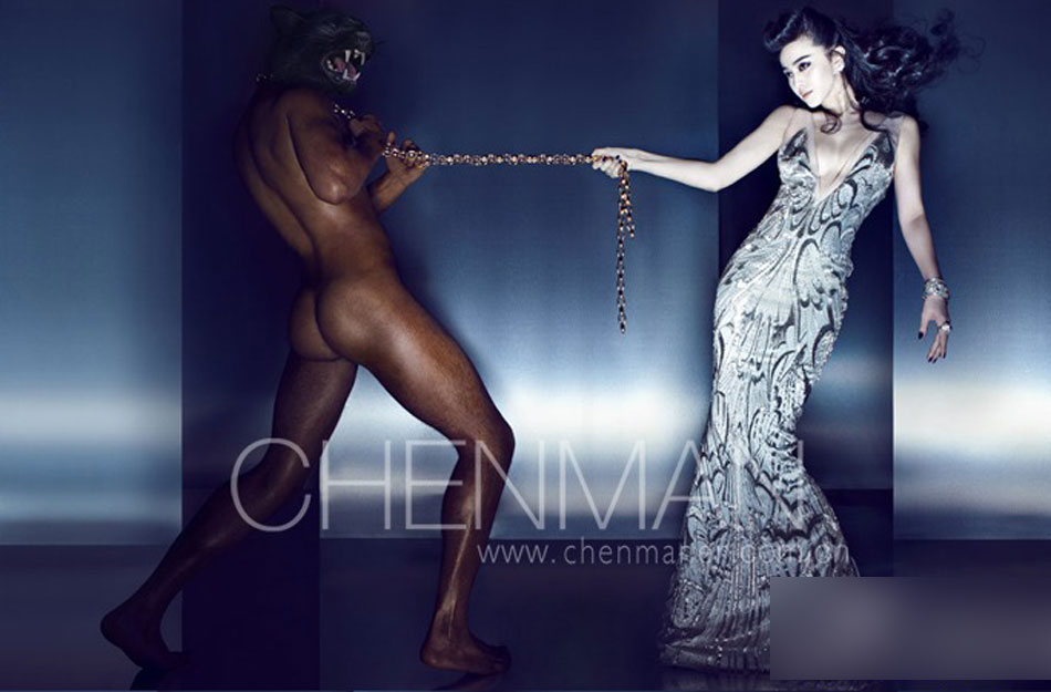 时而用铁链拴住猛男疑似玩sm