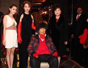 三太为赌王何鸿燊补办91岁寿宴