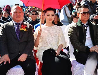 范冰冰走穴剪彩阵仗浩大