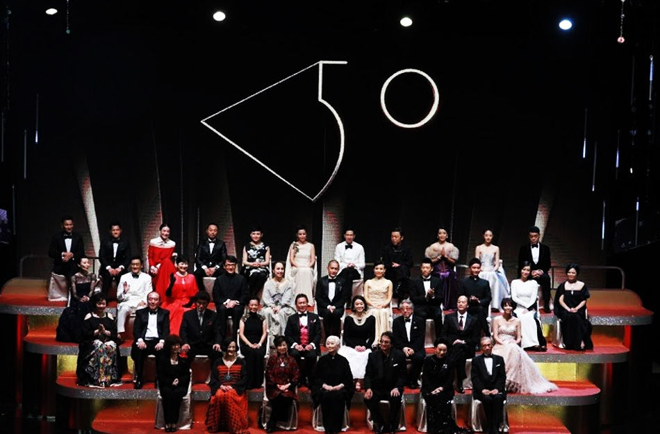 2013年11月23日，台北，第50届台湾电影金马奖在国父纪念馆举行，众多华人电影人亮相内场。图为历届金马影帝影后大合影。