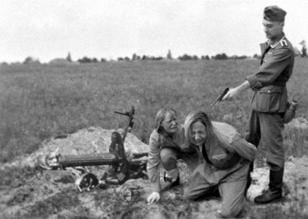 二战期间苏联为丑化德国法西斯而做的宣传照片