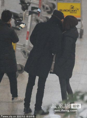 张亮当众热吻娇妻 甜蜜秀恩爱(图)