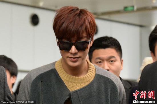 李敏镐：喜欢被叫“长腿欧巴” 帅气容貌是父母给的