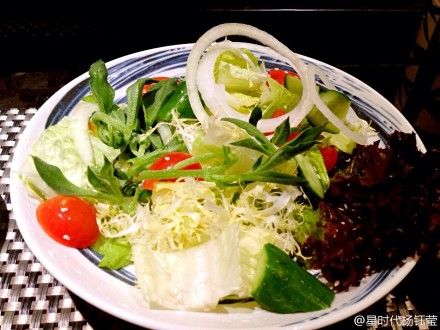 杨钰莹吃清爽晚餐 网友：这是保养秘诀？(图)