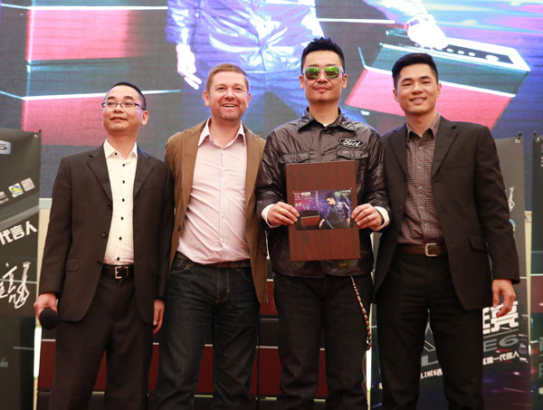 音乐潮人李延亮荣耀代言音箱 许巍惊喜现身捧