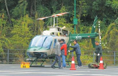 片场用于拍摄的直升机。