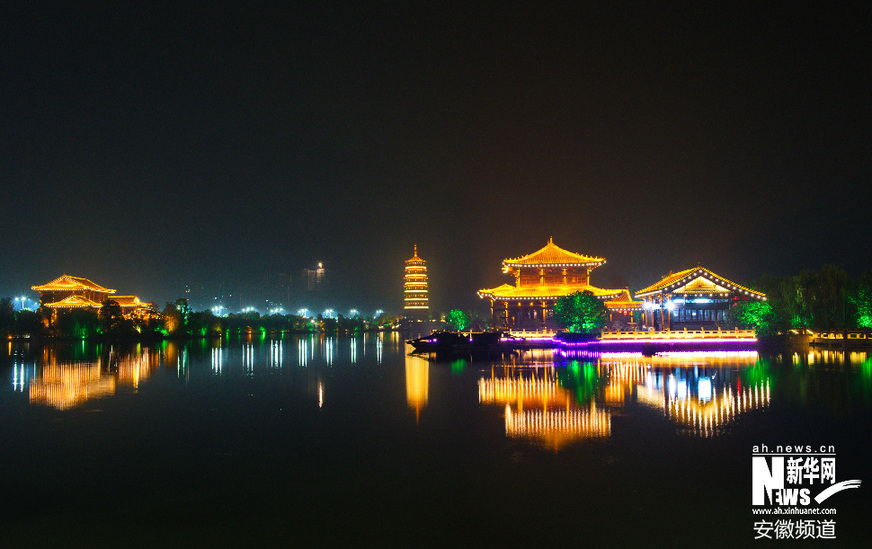 安徽阜阳颍上:江心洲滨河公园夜景迷人
