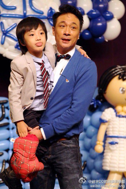 吴镇宇吐槽儿子星座 网友:天天坑我男神真的好