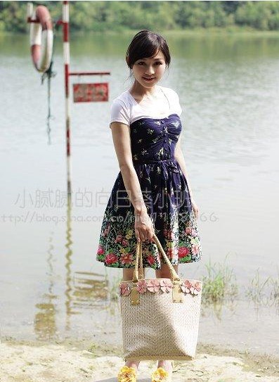 美妆博主小腻腻被指推荐假美容产品致烂脸毁容