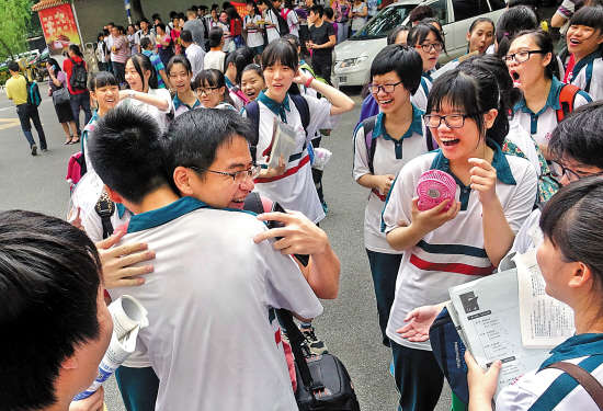 17时高考结束 广东75.4万考生大解放