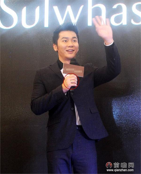 李晨无名指<em>戴戒指</em> 与范冰冰任黄晓明婚礼嘉宾