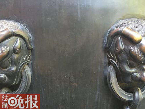  故宫刻字铜缸修复 国庆继续被熊孩子虐_广州频