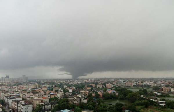  台风彩虹最新消息 :龙卷风袭击番禺 广西87万人