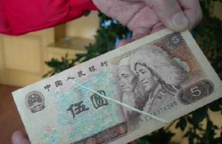 1990年版百元人民币多一个角系真币 盘点错版