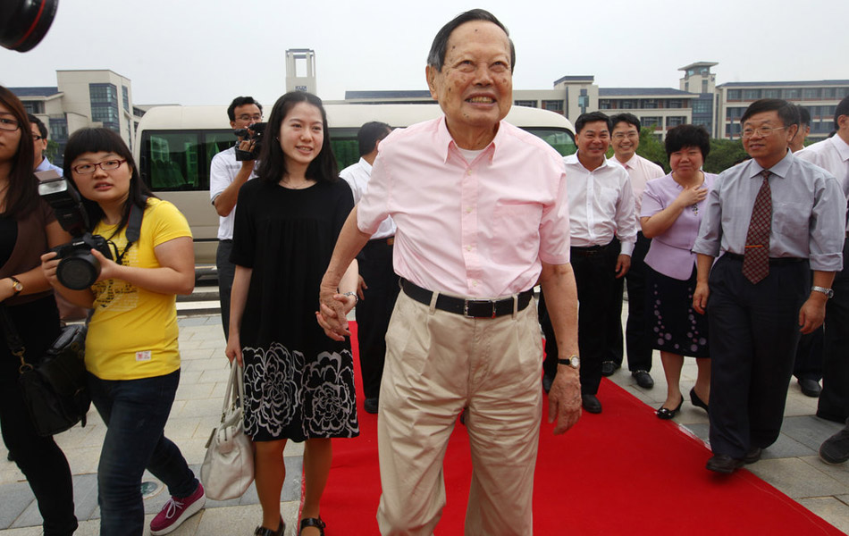 杨振宁和妻子翁帆访问<em>东莞</em>理工学院 - <em>百姓</em>话题