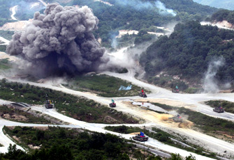 韩美举行最大规模实弹演习