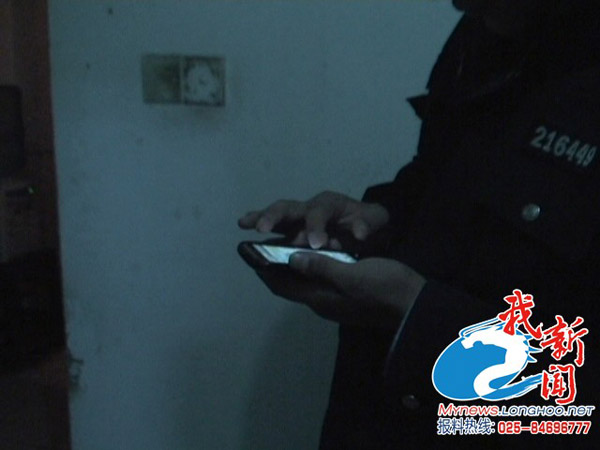 小夫妻性爱遭偷拍图片