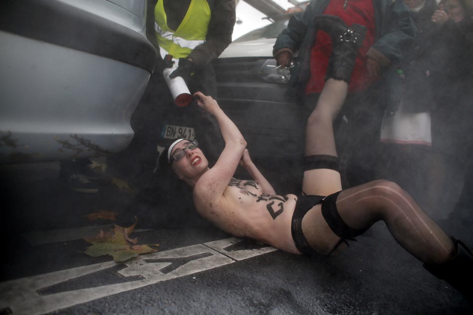 Femen 反对同性婚姻合法化图片
