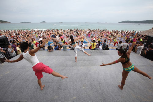 2012《时尚健康》三亚千人比基尼派对