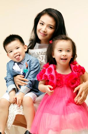 刘涛携<em>子女</em>拍写真 王珂写信<em>寄语</em>未来_娱乐频道