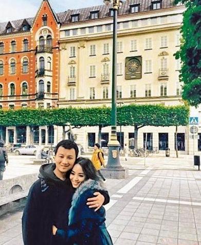 侯佩岑首晒夫妻恩爱出游照 两人甜蜜相拥(图)