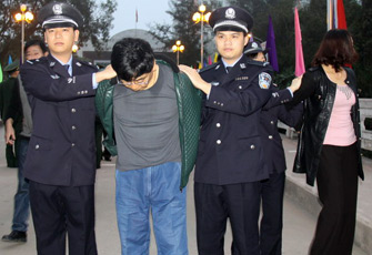 潜逃官员宋建中与情妇在越南落网