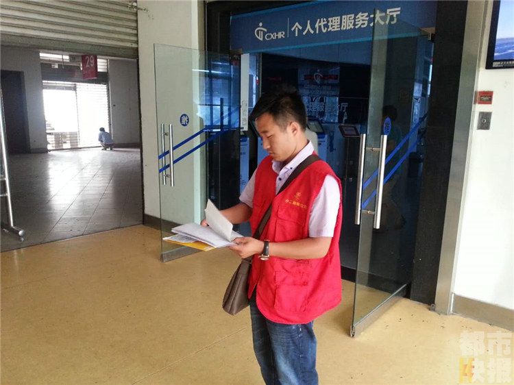 迪拜人均月收入_西安平均月收入(2)