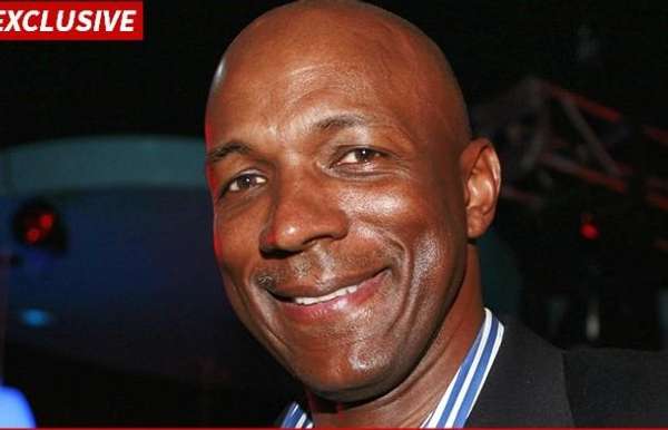 动态:威尔金斯做媒滑翔机将再婚 塔克假摔被罚